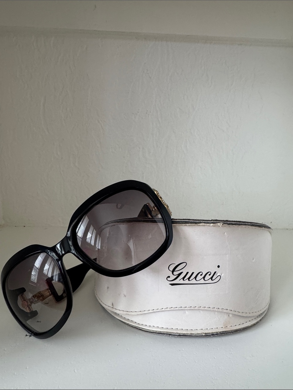 Gucci Black Oversized Gradient Sunglasses - Picture 9 of 10